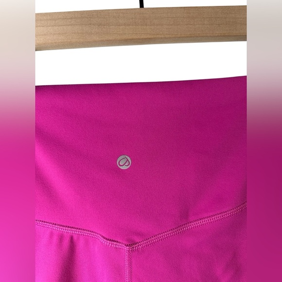 CRZ Yoga Butterluxe High Waisted Crossover Shorts Pink Women’s Size Small (4/6) - Picture 6 of 8